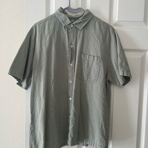 Casual Green Short-Sleeve Button-Up Shirt